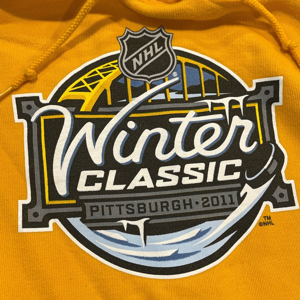 RARE 2011 NHL Winter Classic Hoodie